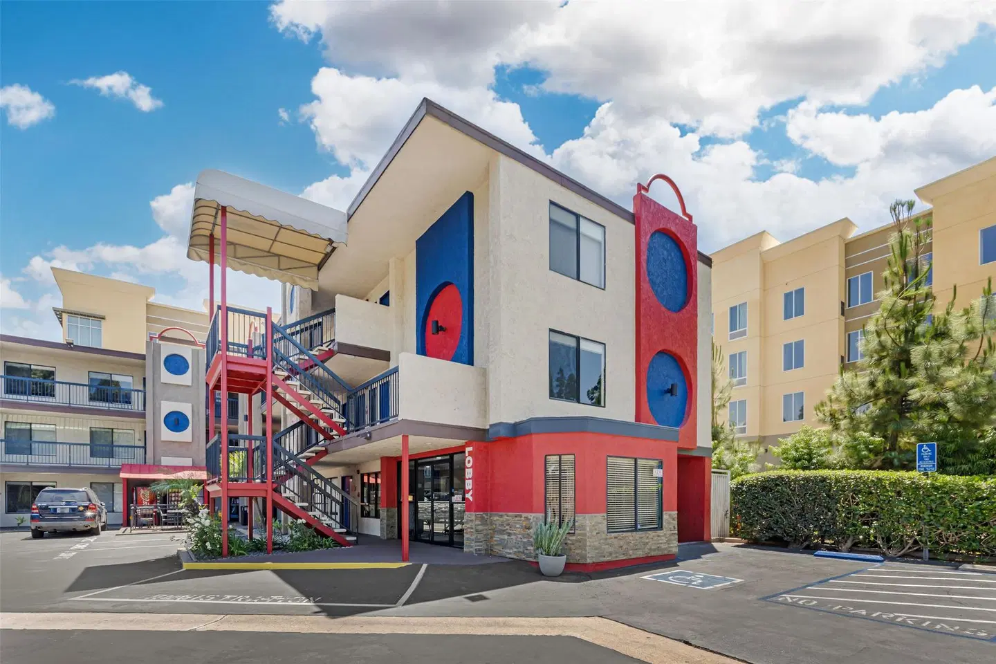 Best Western Courtesy Inn EXTERIOR