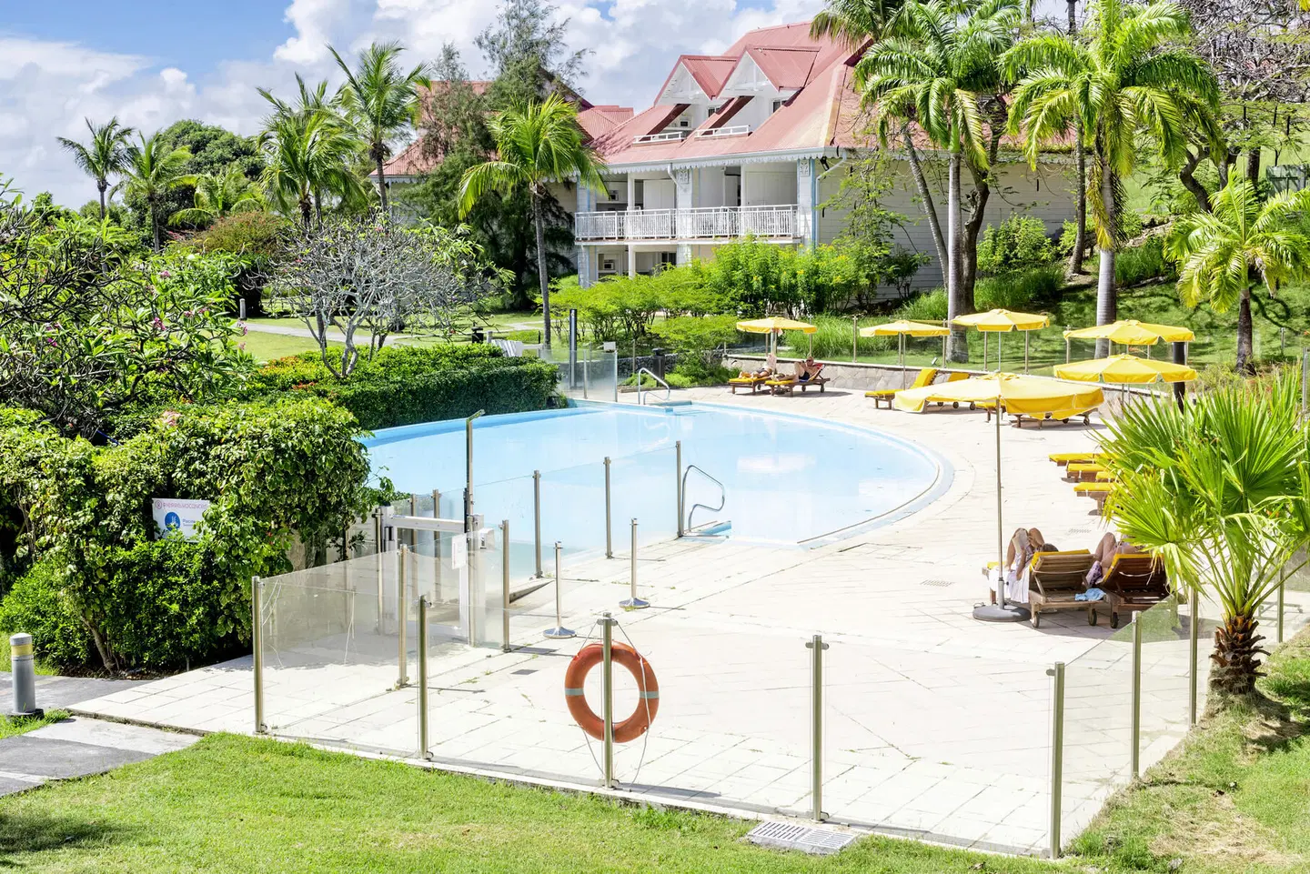 P&V Holiday Village Sainte-Anne OUTDOOR_POOL