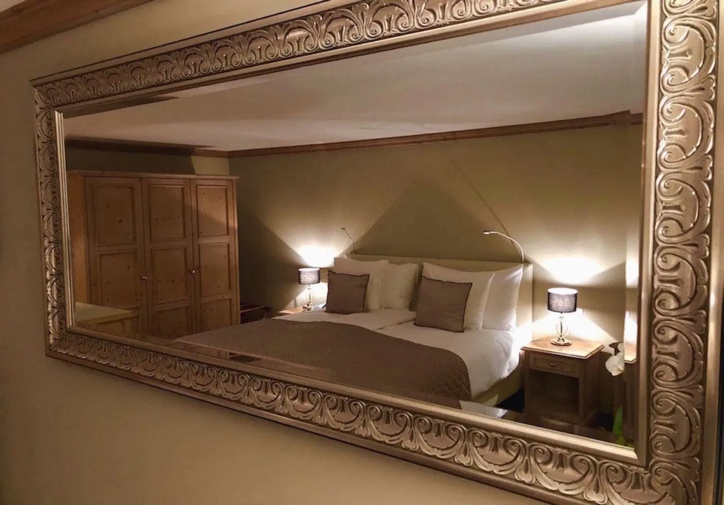 Albatros ROOM_EXAMPLE