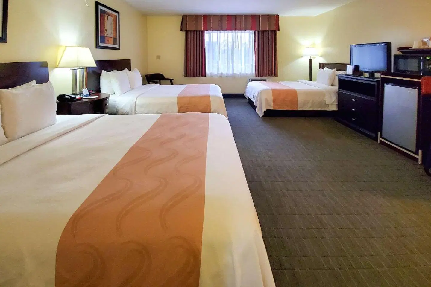 Quality Inn & Suites Anaheim at the Park ROOM_EXAMPLE
