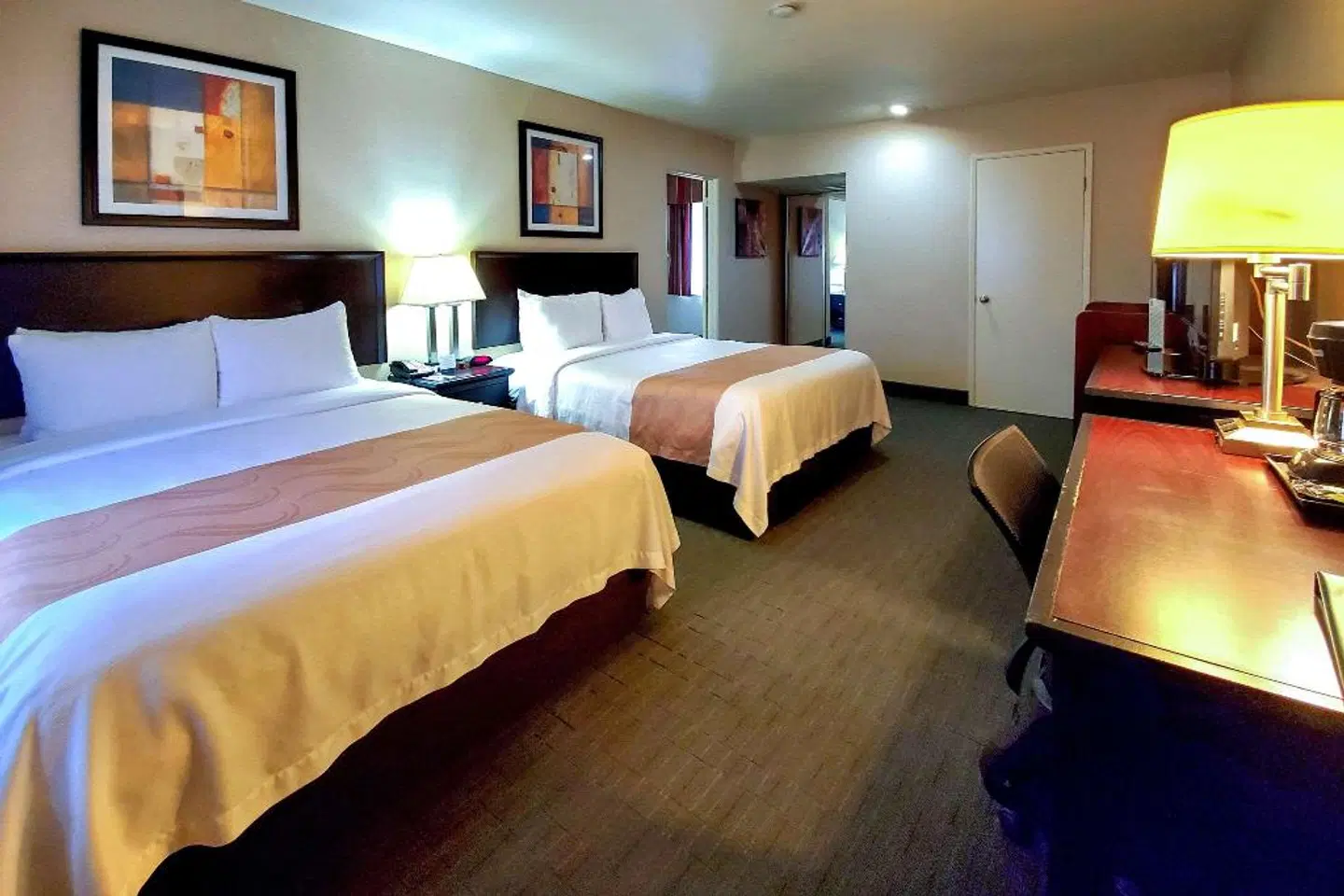 Quality Inn & Suites Anaheim at the Park ROOM_EXAMPLE