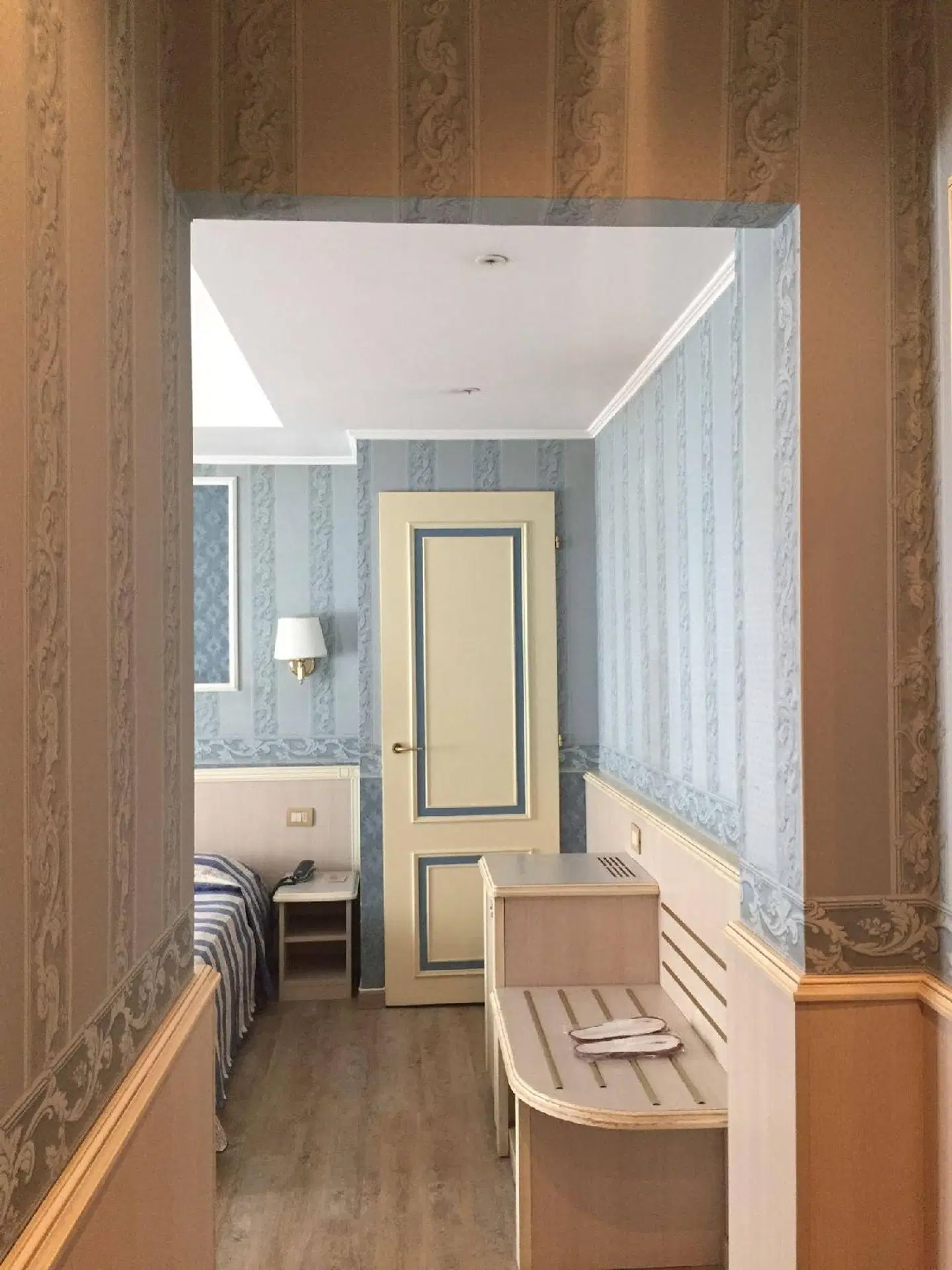 Garda ROOM_EXAMPLE