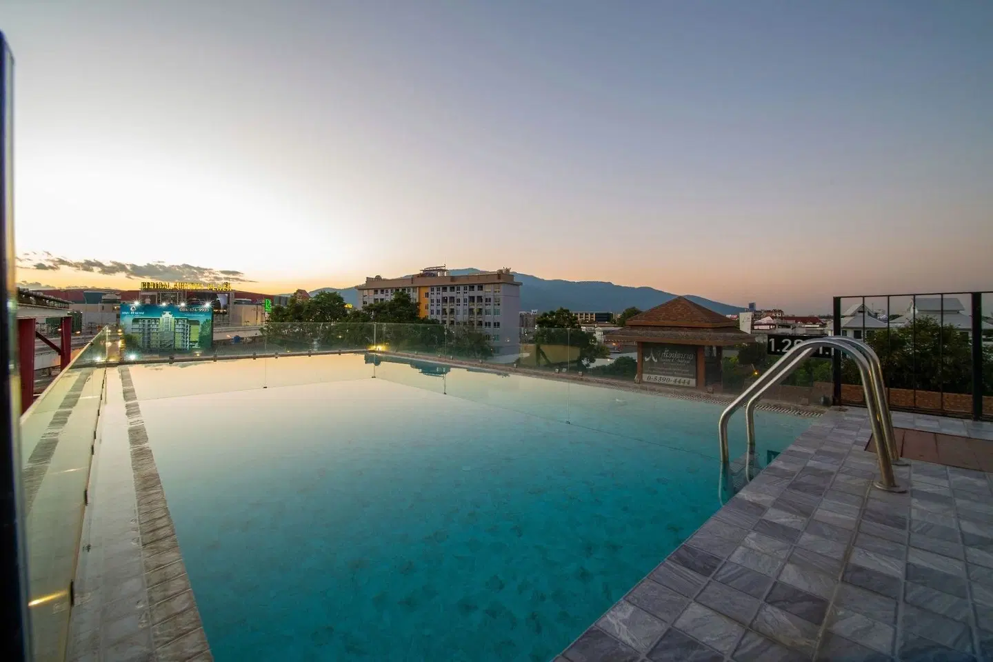 We Terminal Hotel OUTDOOR_POOL