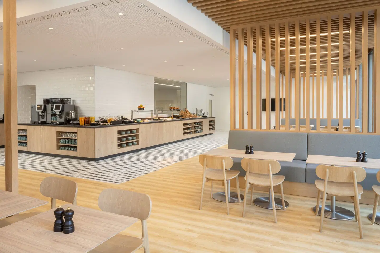 Holiday Inn Express & Suites Sion by IHG Bar