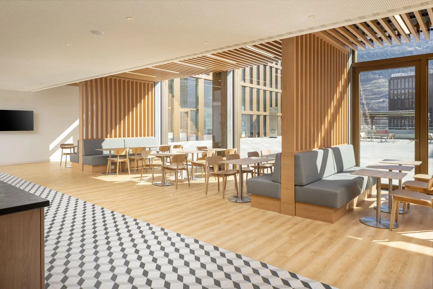 Holiday Inn Express & Suites Sion by IHG LOUNGE_LOBBY