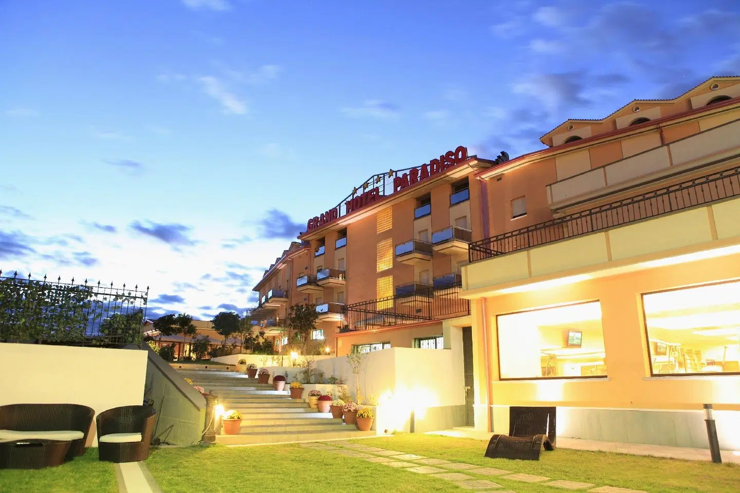 Grand Hotel Paradiso EXTERIOR