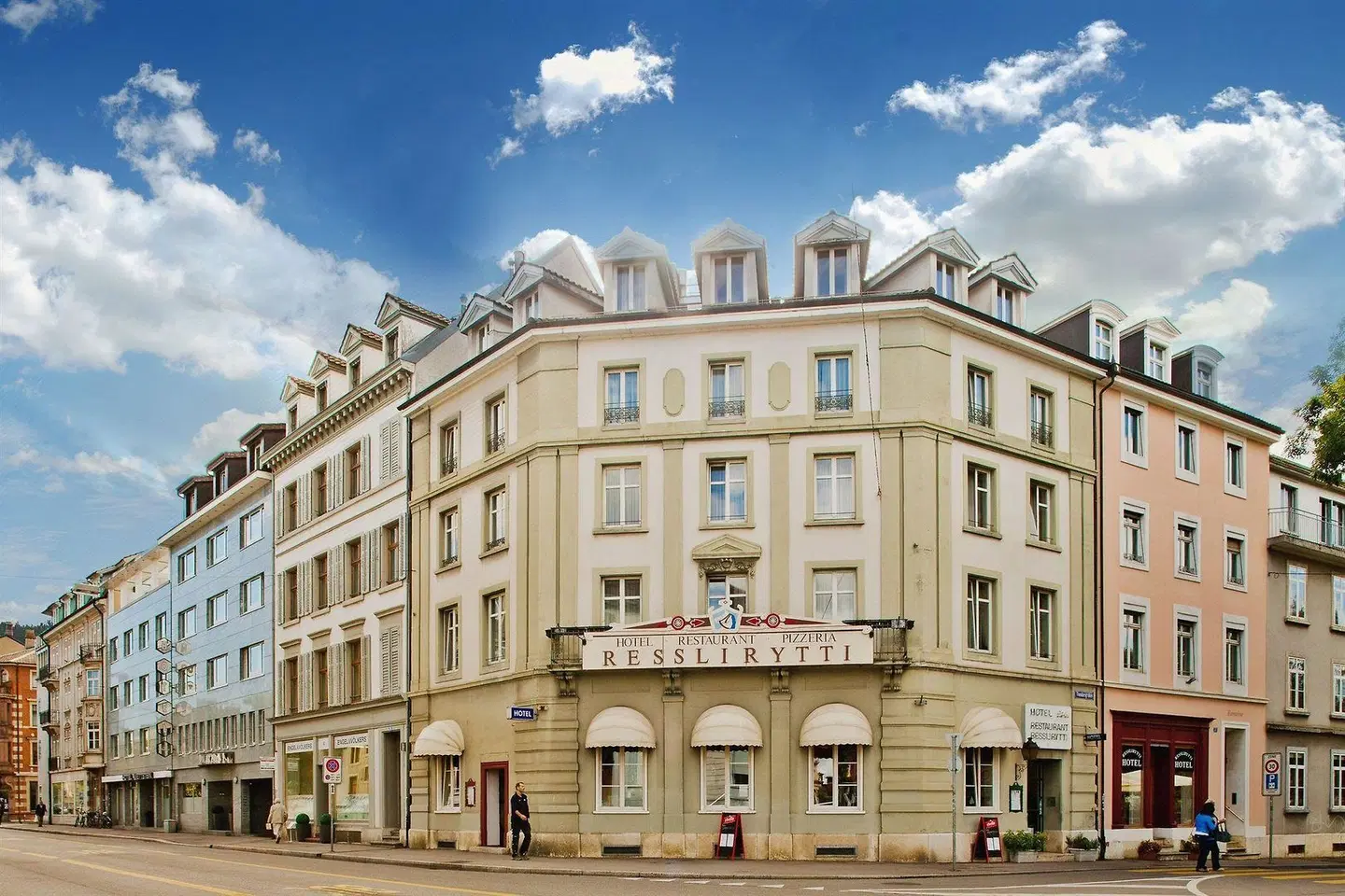 Resslirytti EXTERIOR