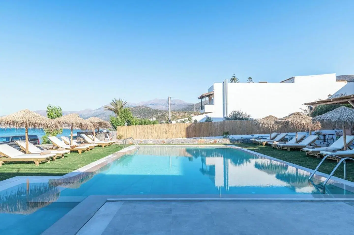 Golden Bee Lifestyle Hotel OUTDOOR_POOL