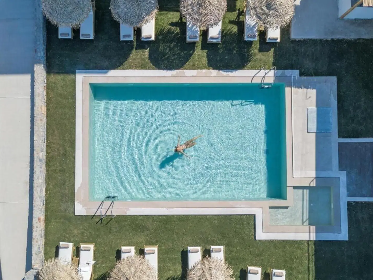 Golden Bee Lifestyle Hotel OUTDOOR_POOL