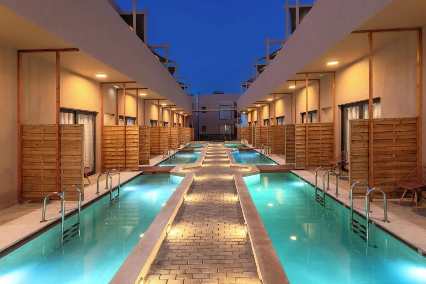 Golden Bee Lifestyle Hotel OUTDOOR_POOL