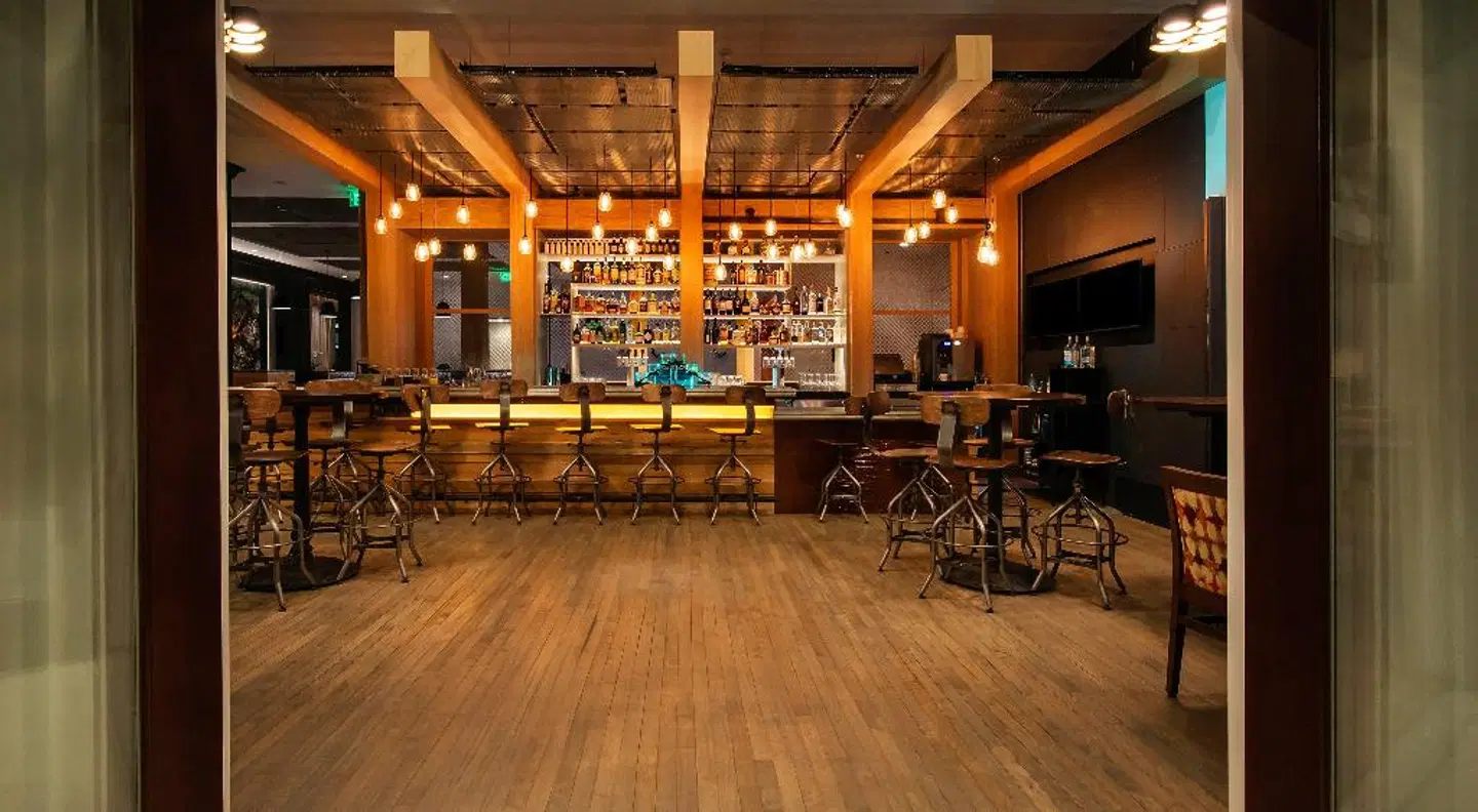 Hotel Indigo Savannah Historic District by IHG Bar