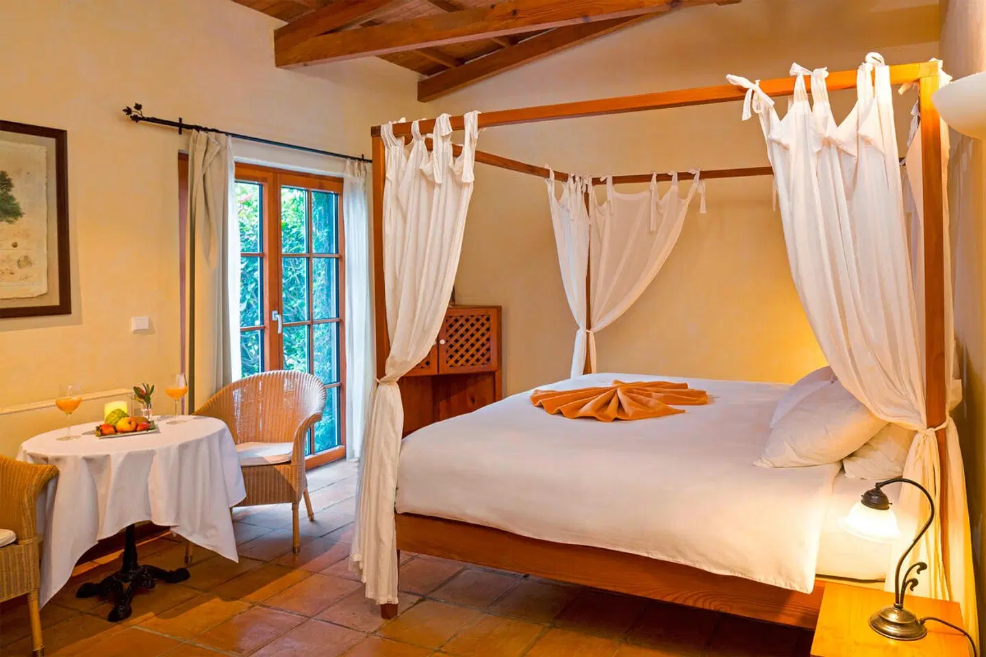 Atrio ROOM_EXAMPLE