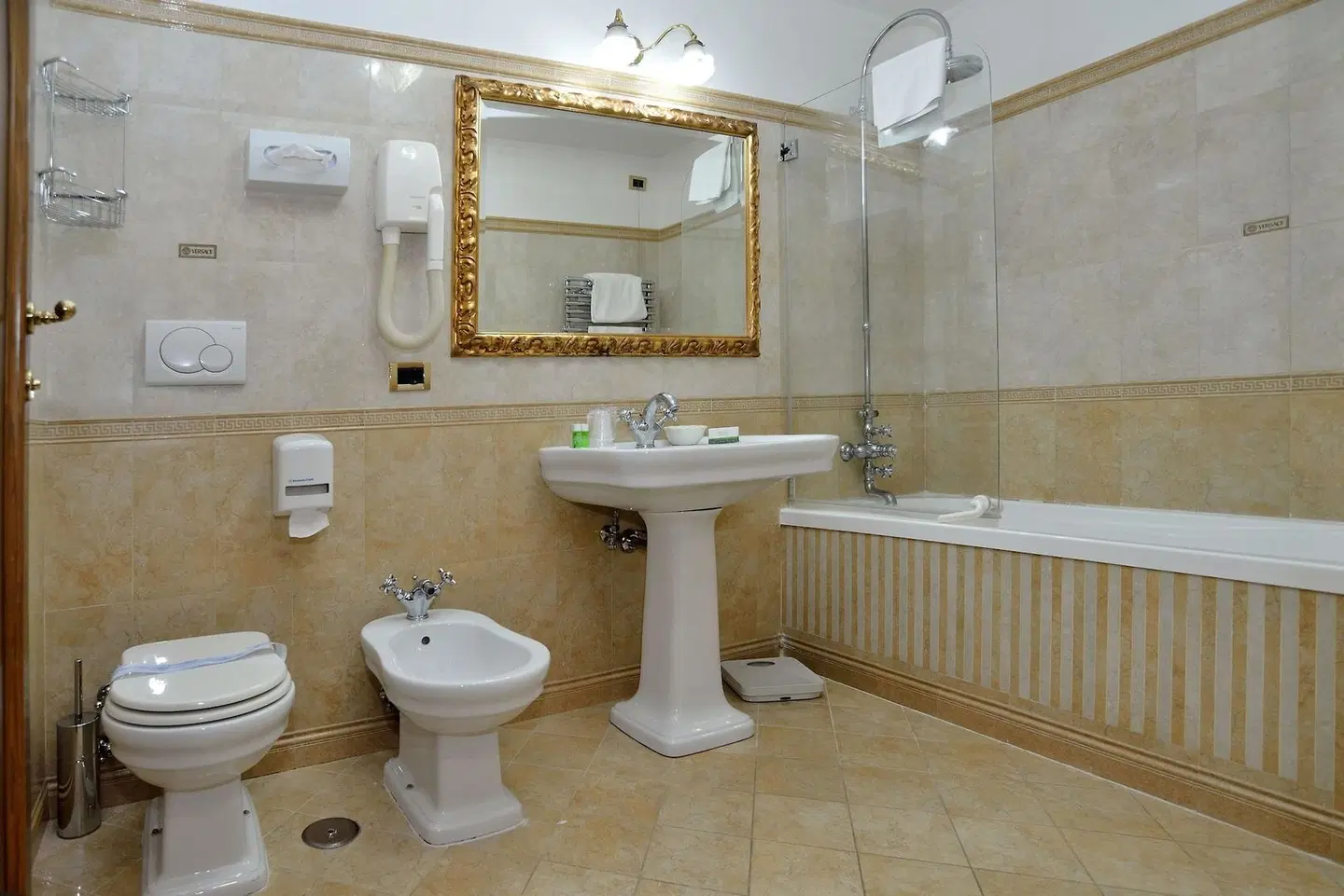 Hotel Pantheon Badezimmer