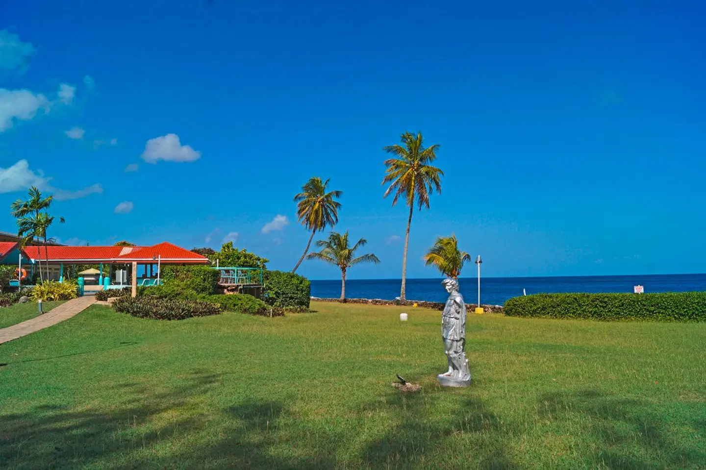 Crown Point Beach Hotel Garten