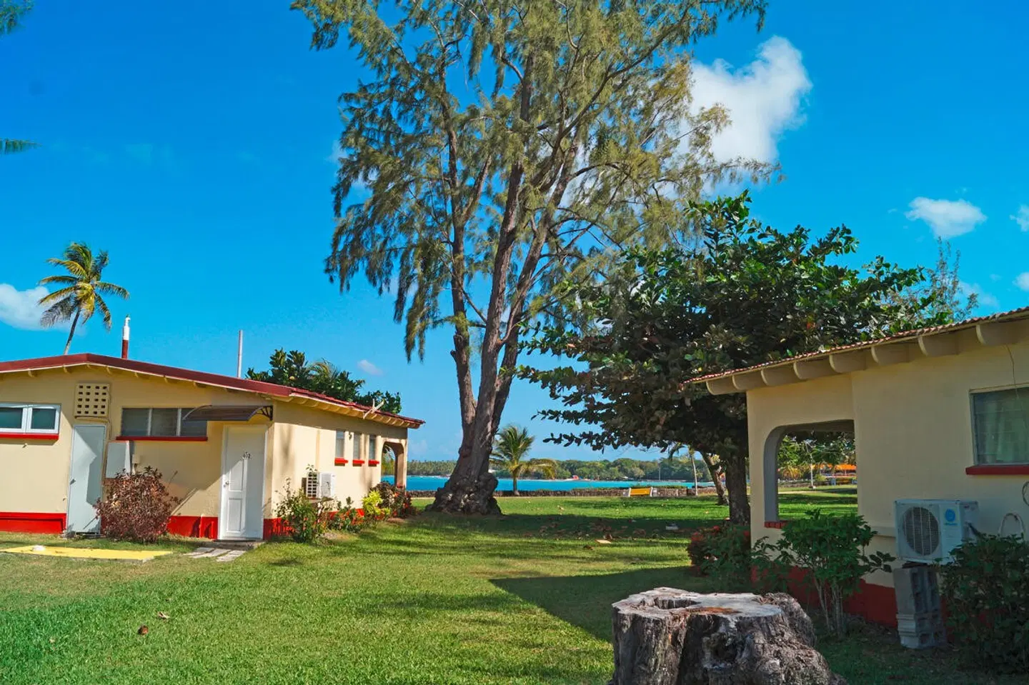 Crown Point Beach Hotel Garten