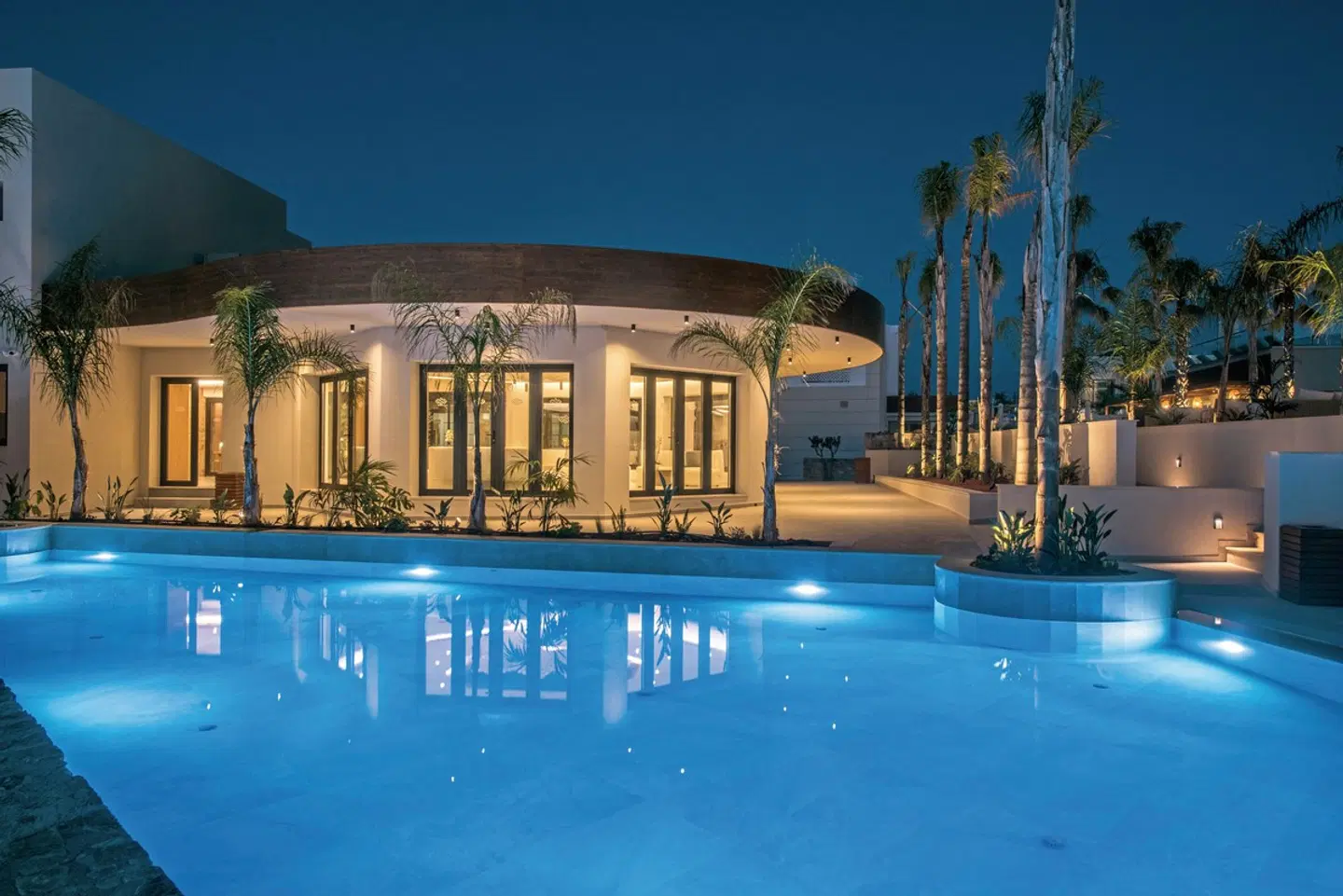 Noble Hotel OUTDOOR_POOL
