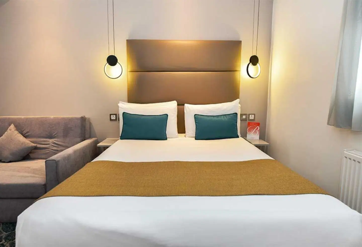 The Queen's Park Hotel ROOM_EXAMPLE