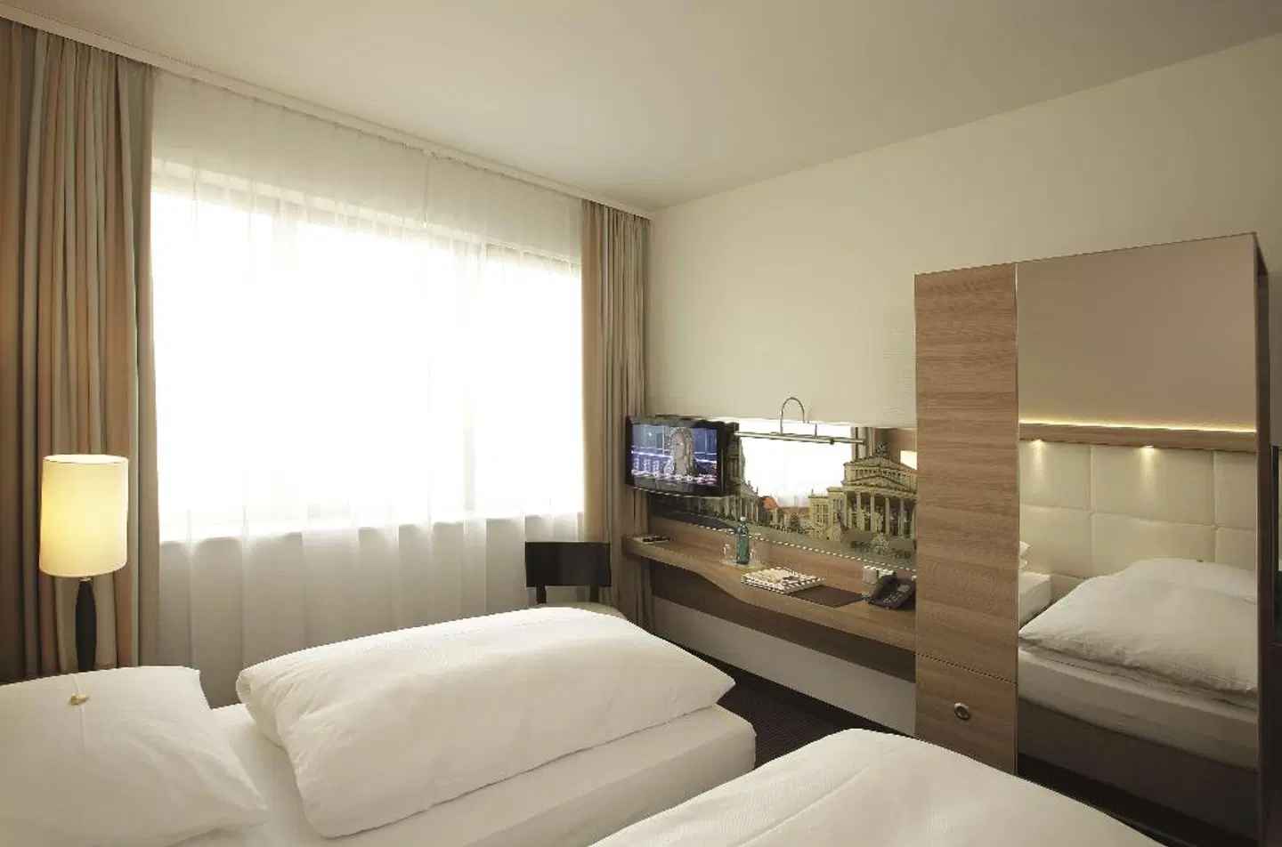 H4 Hotel Berlin Alexanderplatz ROOM_EXAMPLE