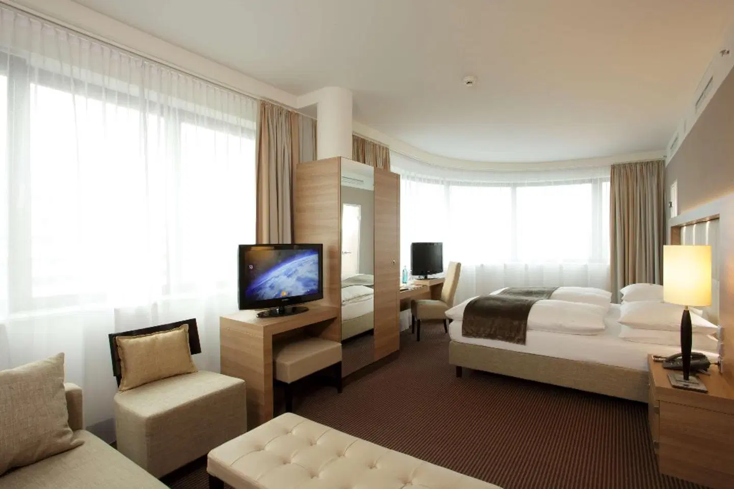 H4 Hotel Berlin Alexanderplatz ROOM_EXAMPLE