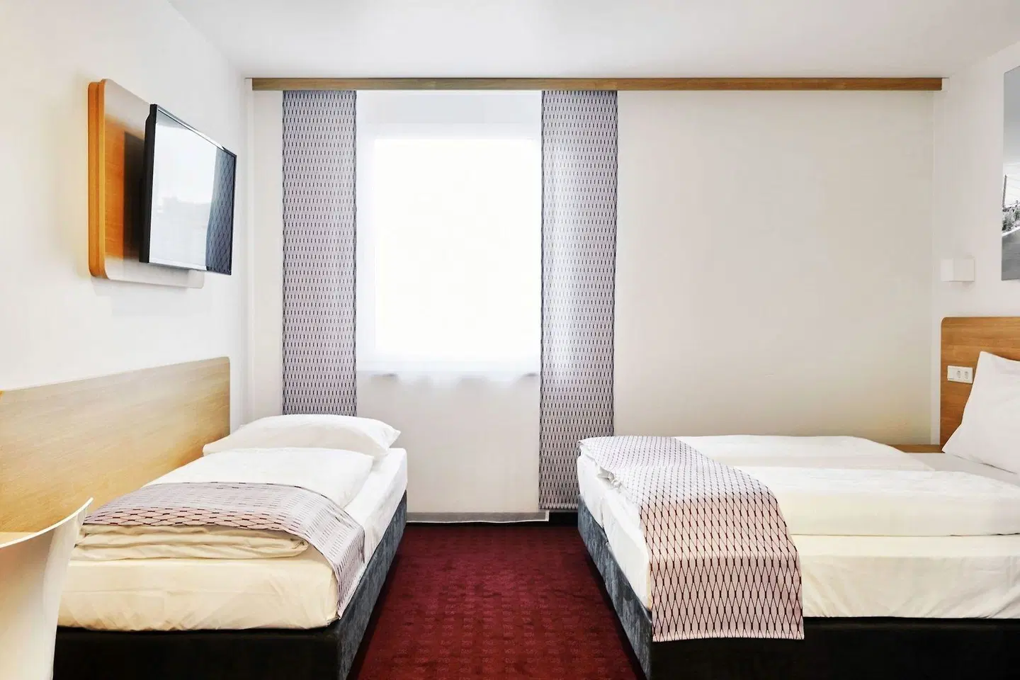 McDreams Hotel Düsseldorf-City ROOM_EXAMPLE