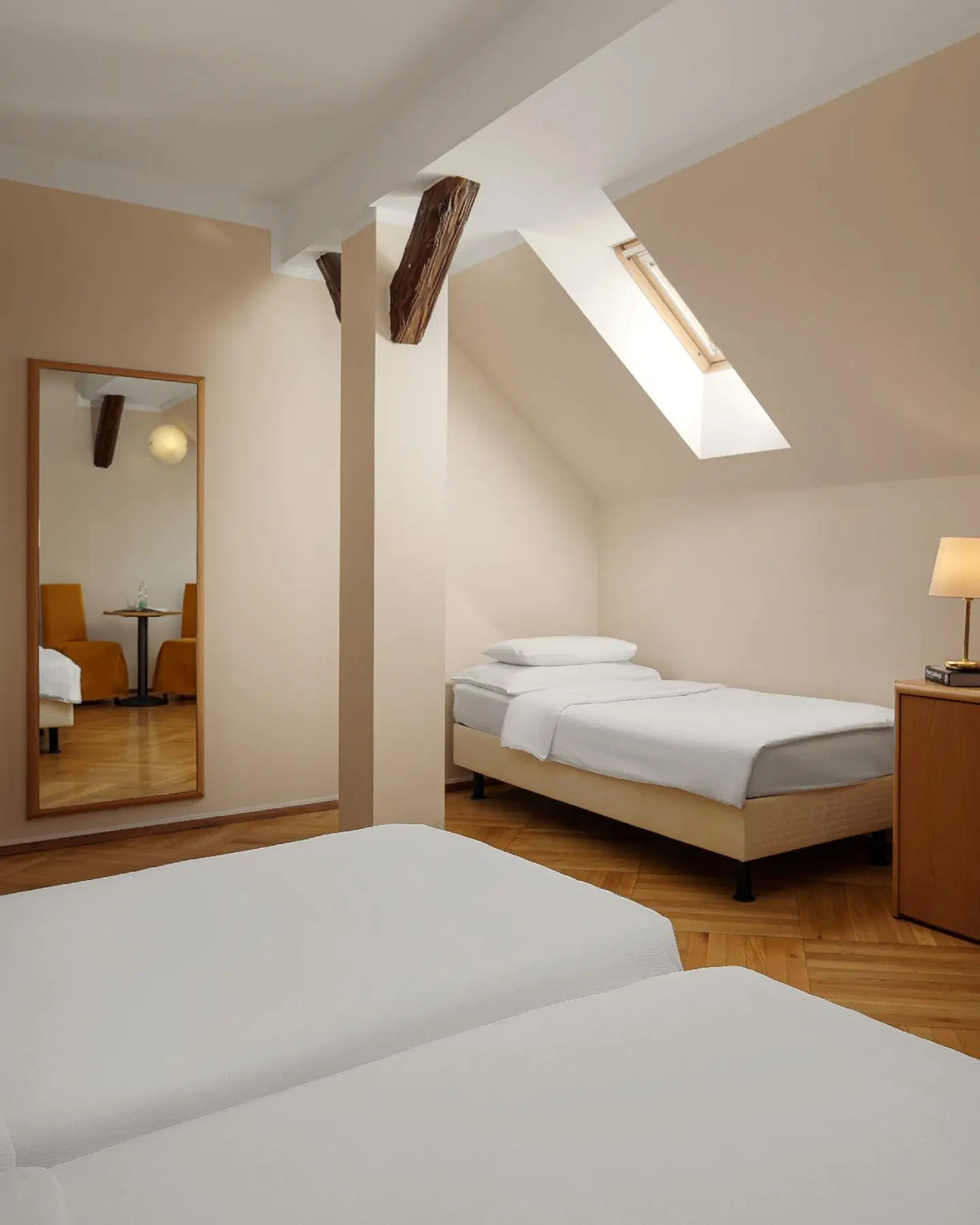 Roma ROOM_EXAMPLE