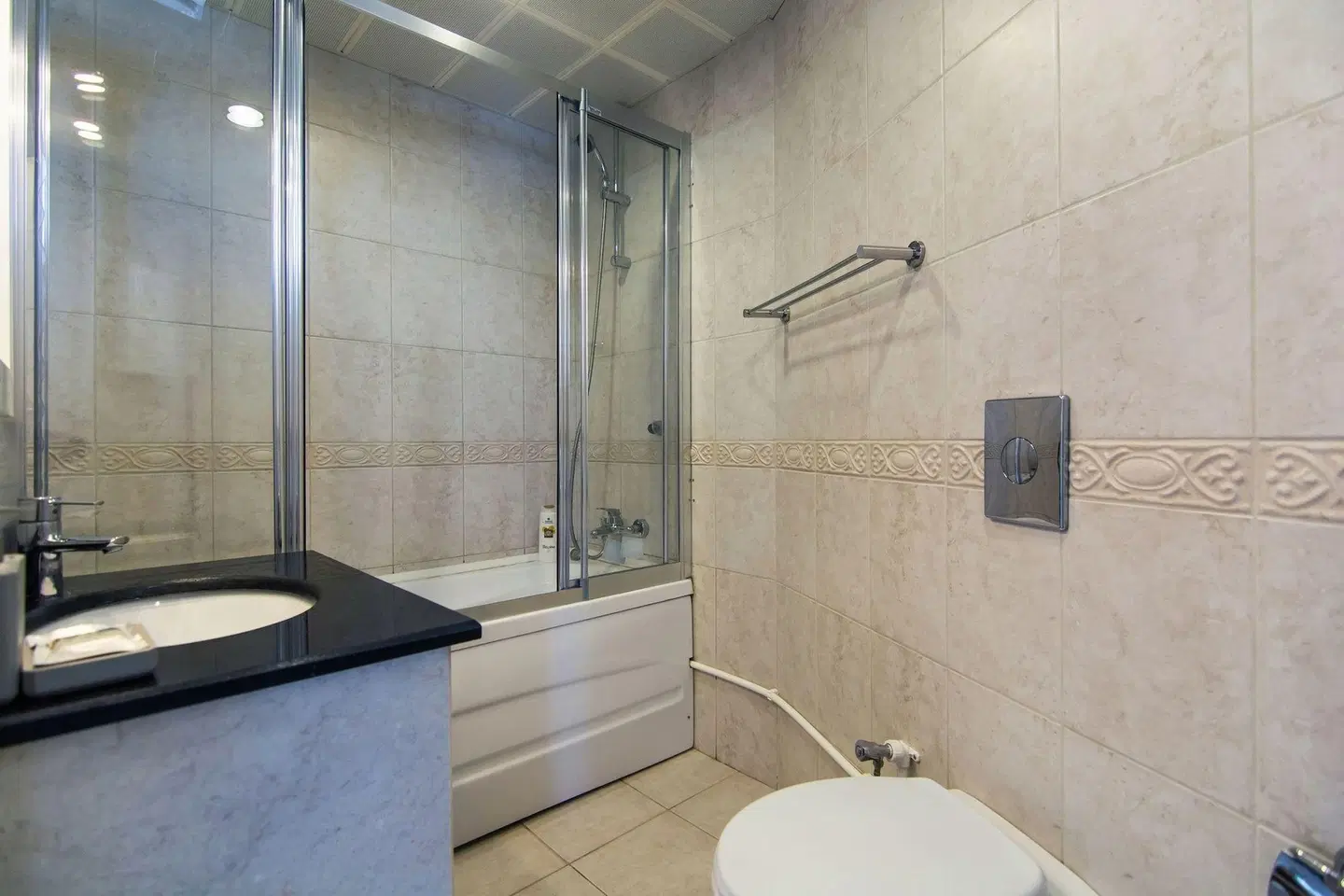 Lemon Villa Hotel Badezimmer