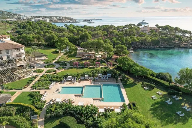 The St. Regis Mardavall Mallorca Resort OUTDOOR_POOL