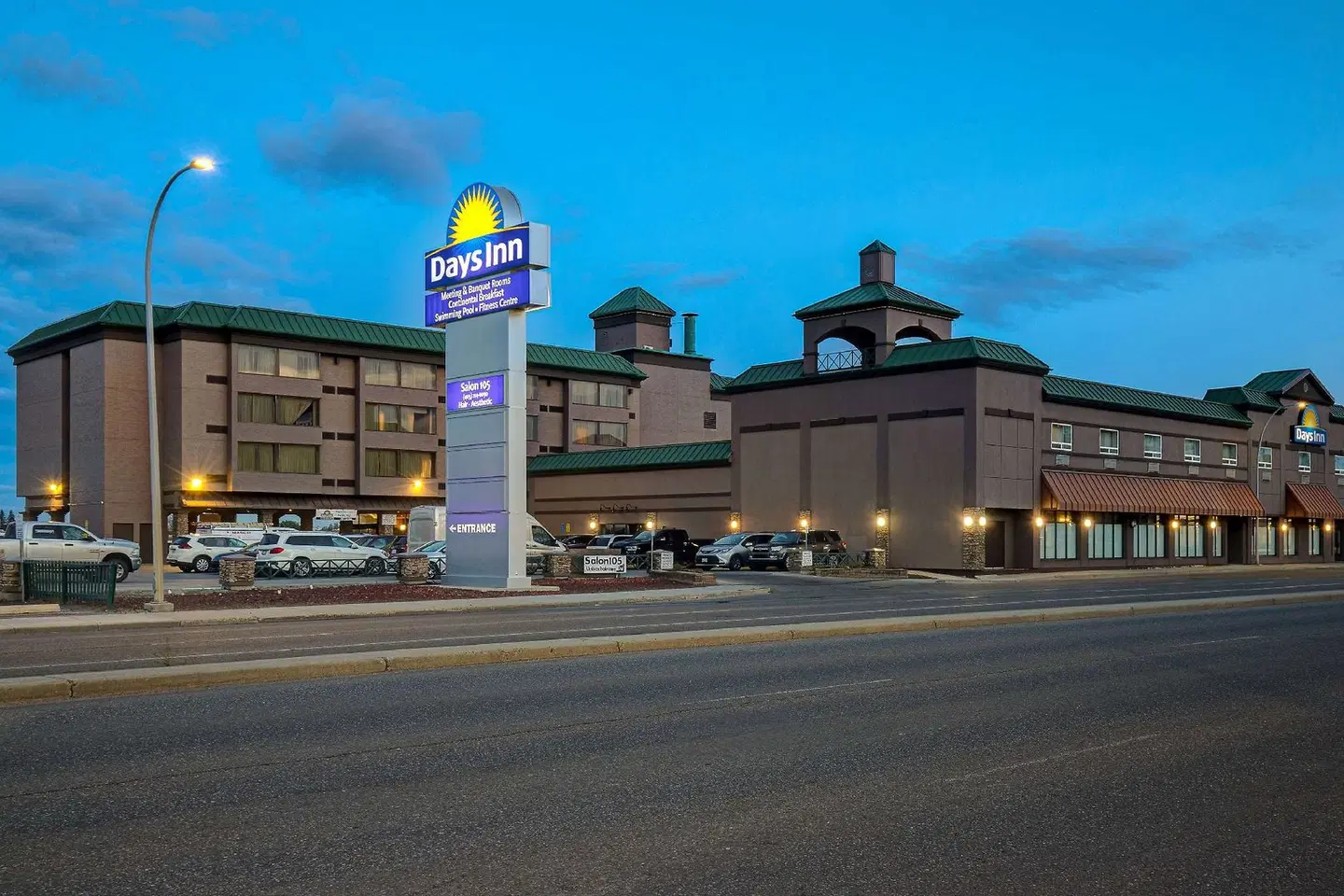 Days Inn by Wyndham Calgary South EXTERIOR