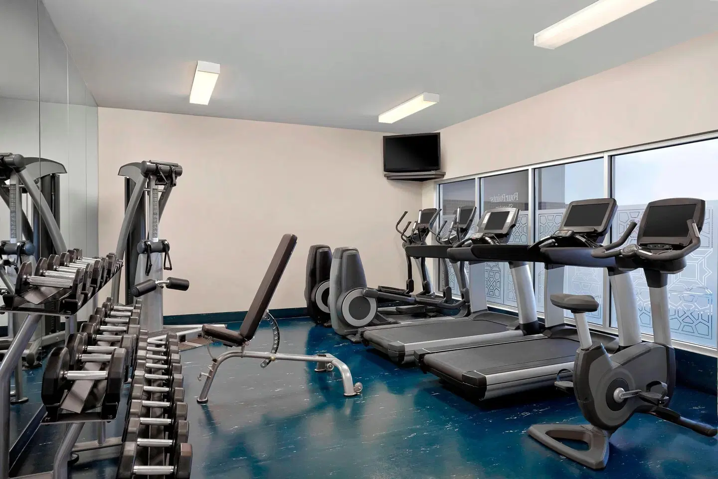 Four Points by Sheraton Hotel & Suites Calgary West SPORTS_AND_LEISURE