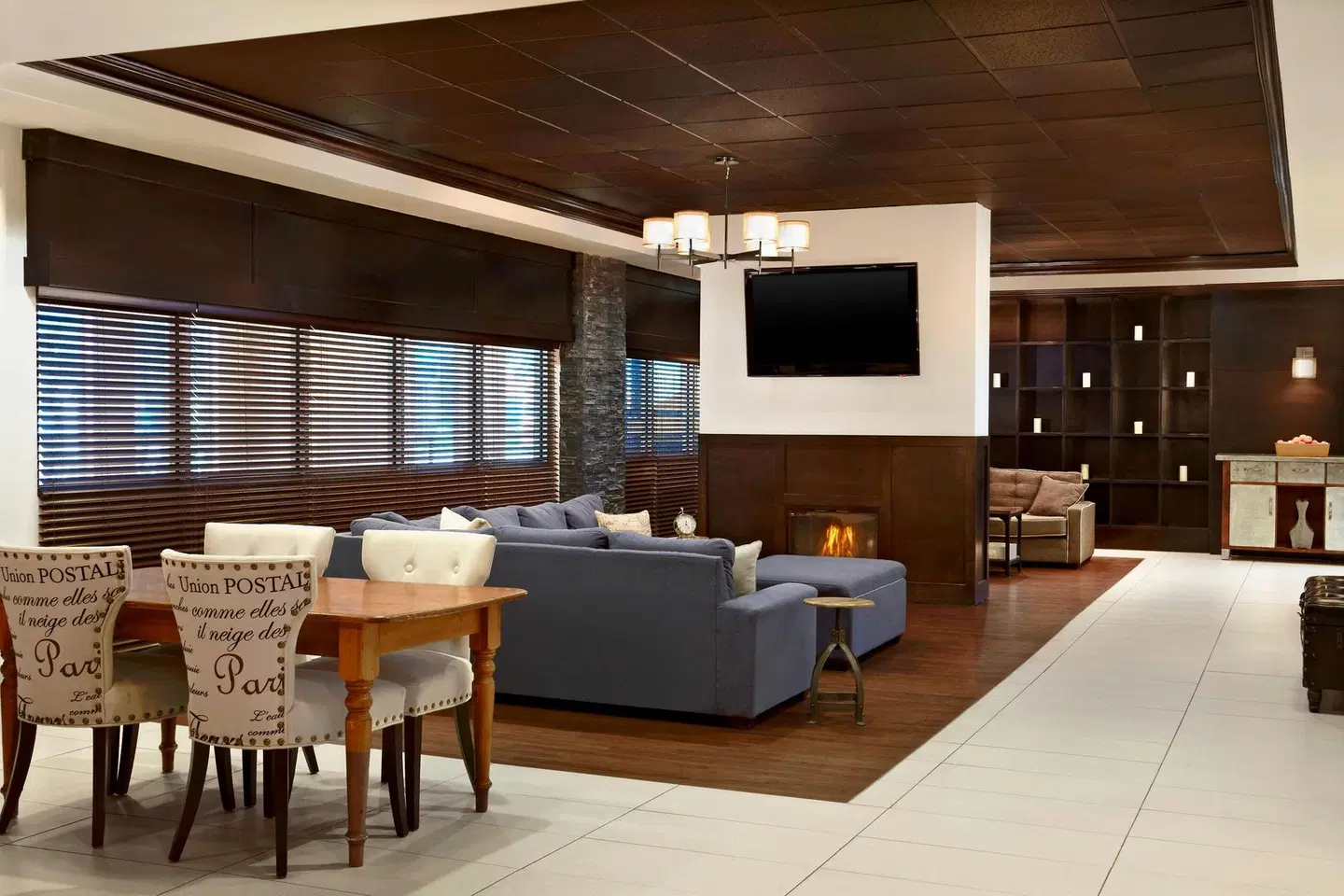 Four Points by Sheraton Hotel & Suites Calgary West Restaurant