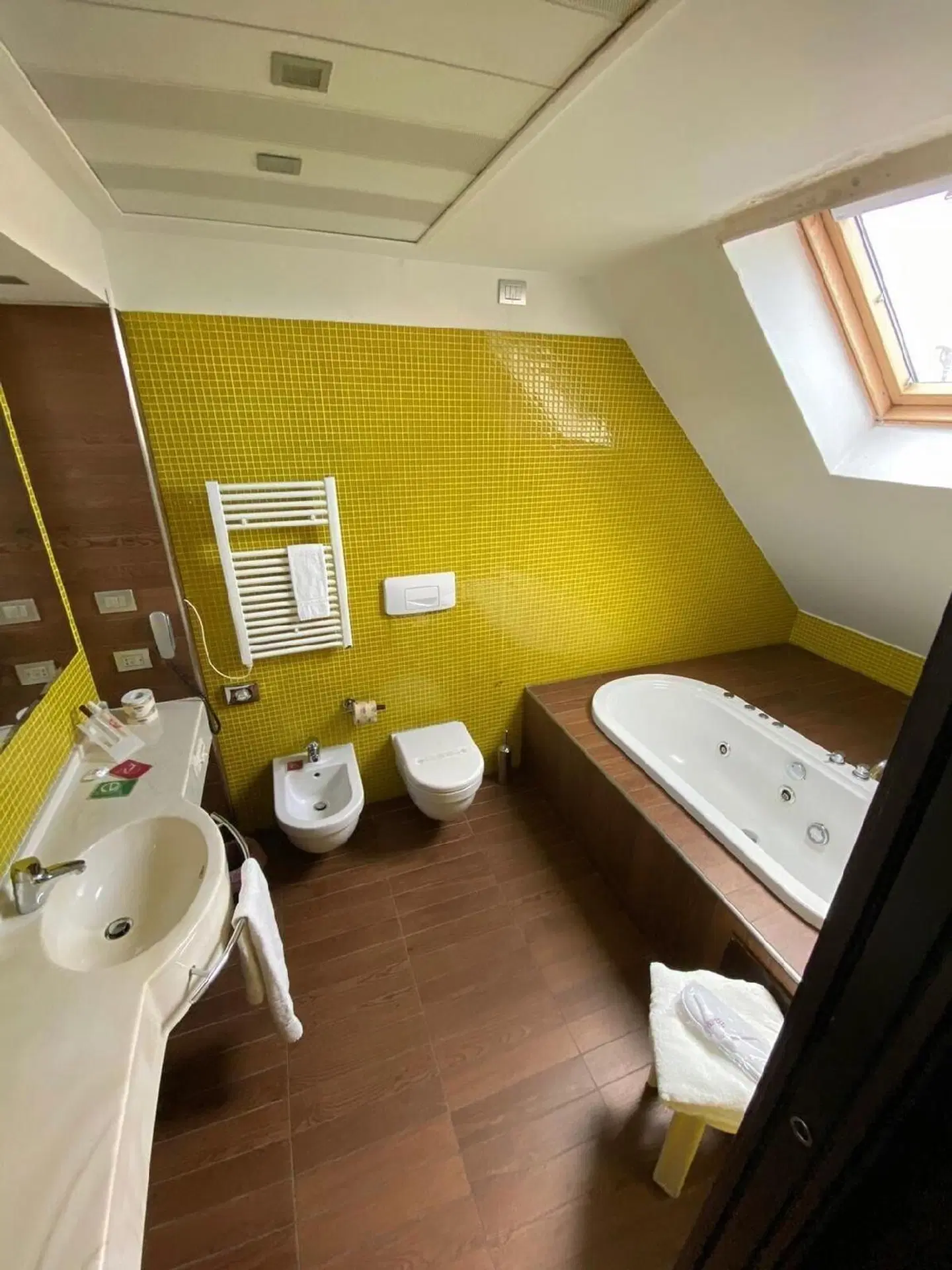 E' Hotel Badezimmer