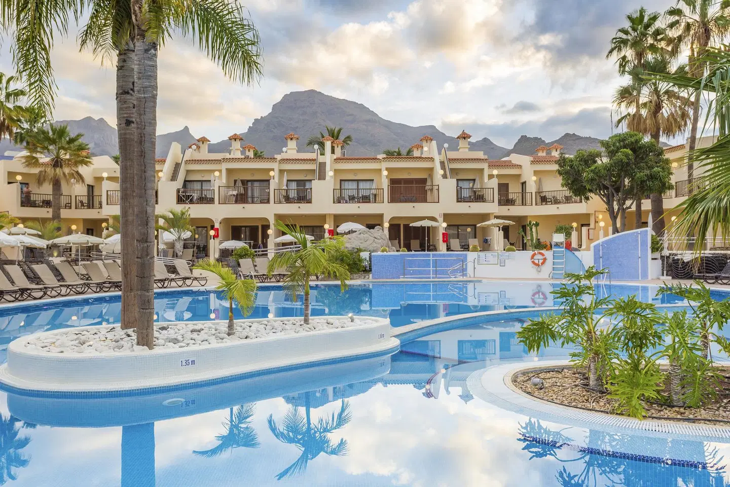 Royal Sunset Beach Club OUTDOOR_POOL