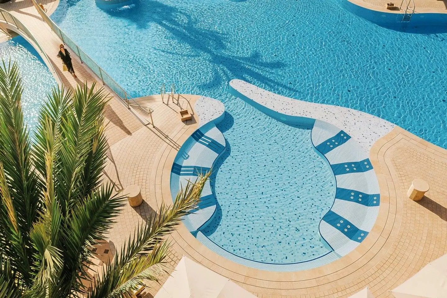 Four Seasons OUTDOOR_POOL