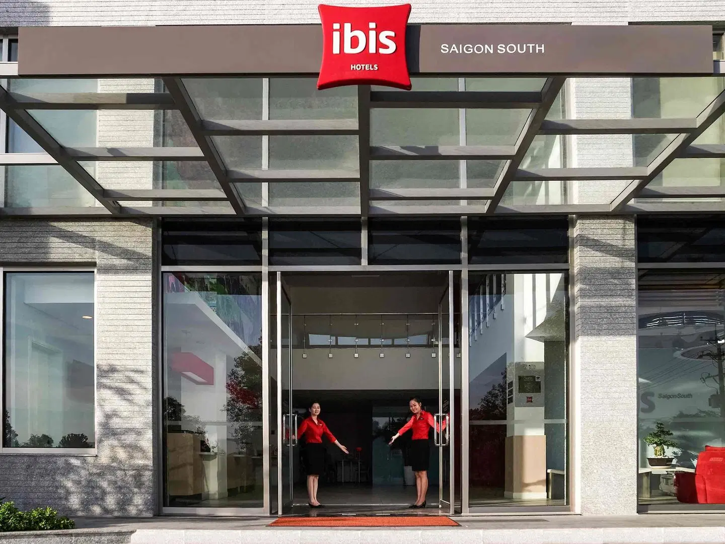 ibis Saigon South EXTERIOR