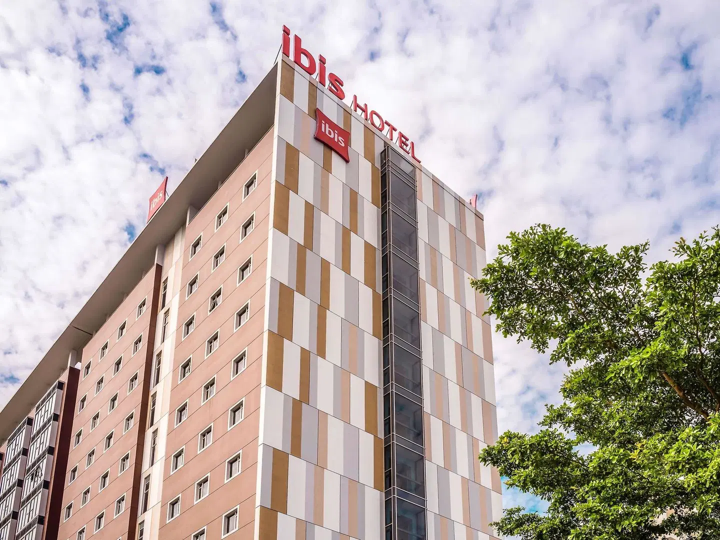 ibis Saigon South EXTERIOR