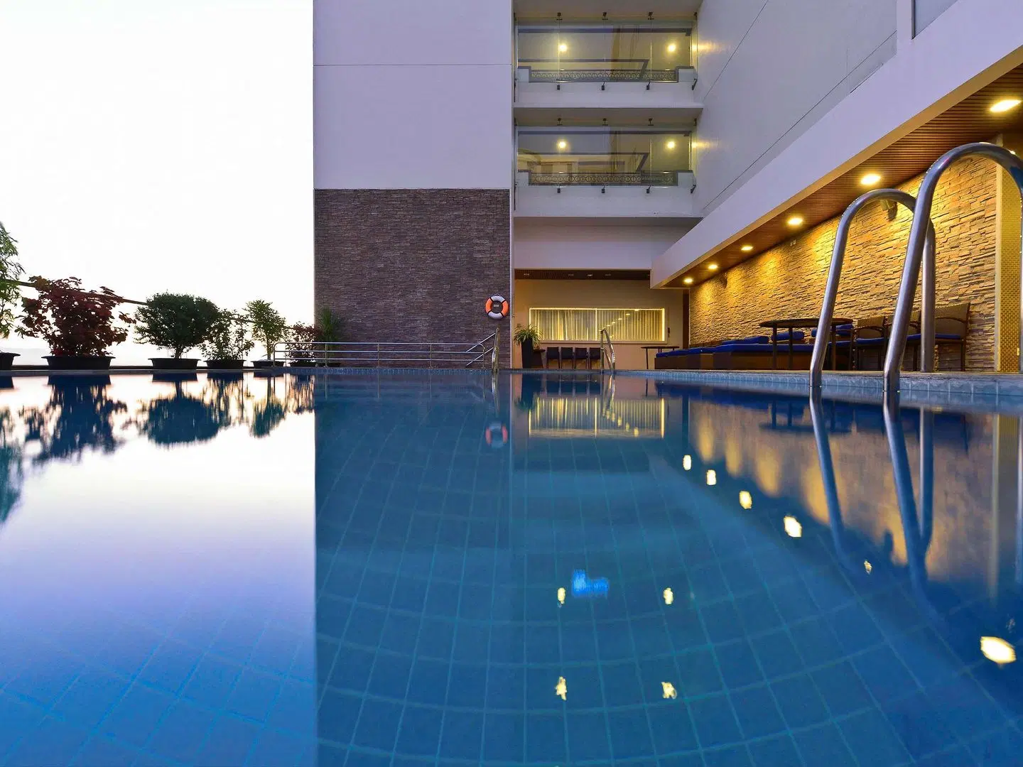 Novotel Nha Trang Hotel Hallenbad