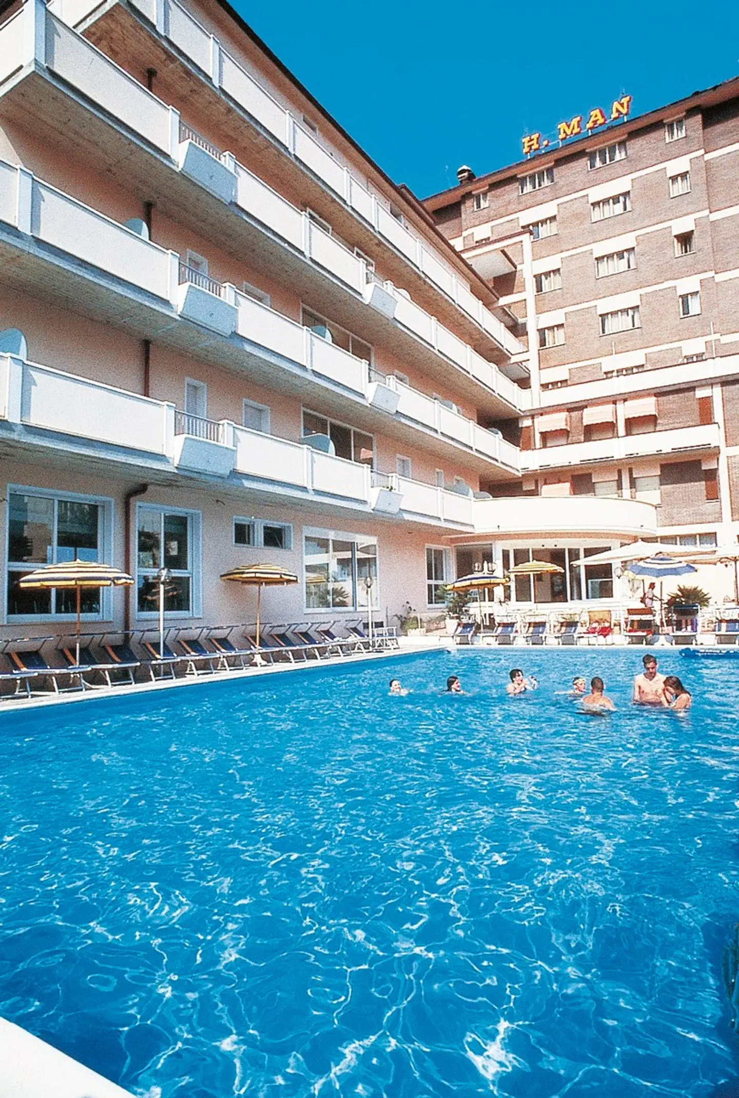Man OUTDOOR_POOL