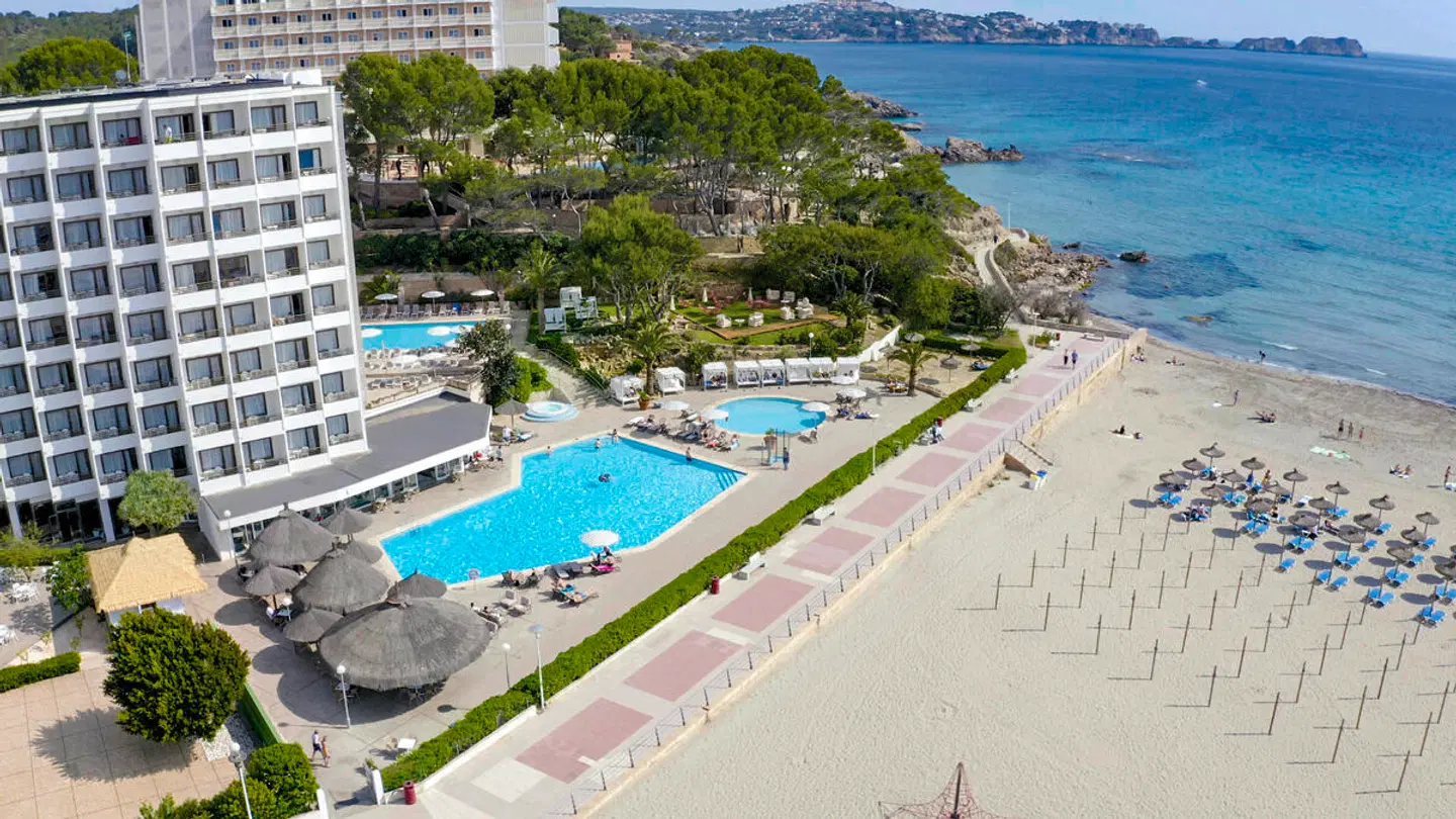 Vibra Beverly Playa OUTDOOR_POOL