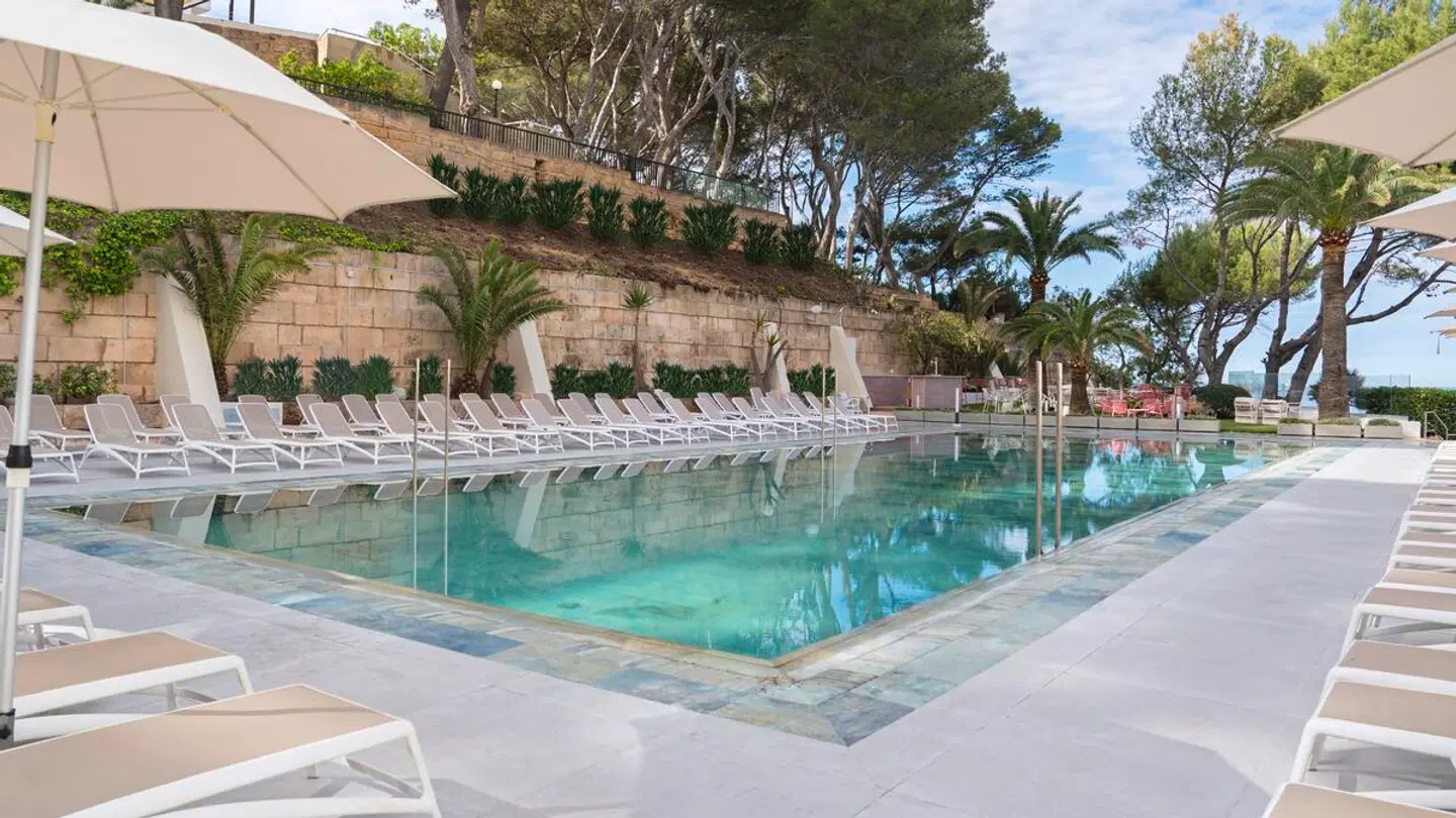 Vibra Beverly Playa OUTDOOR_POOL
