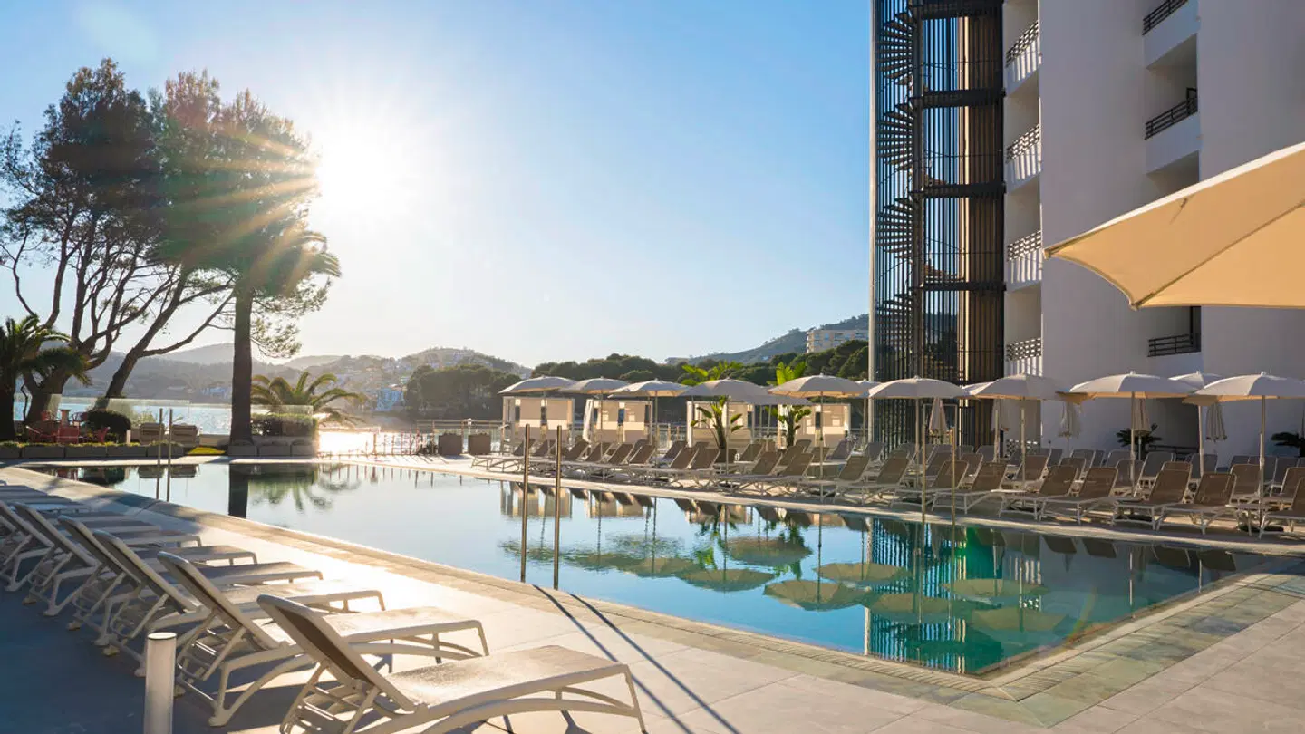 Vibra Beverly Playa OUTDOOR_POOL