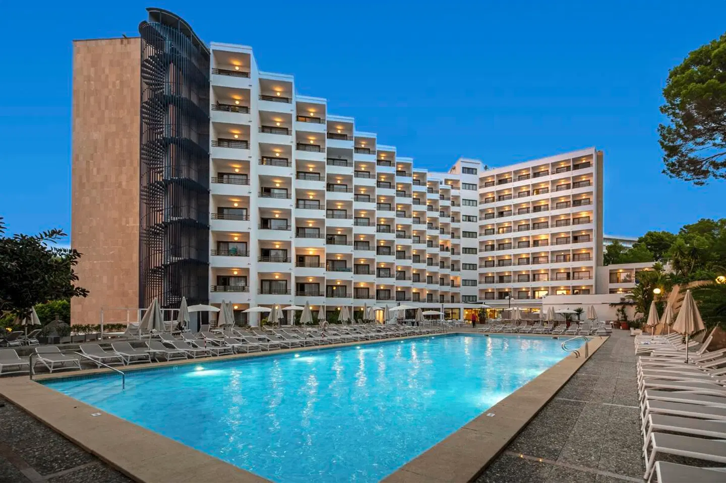 Vibra Beverly Playa OUTDOOR_POOL