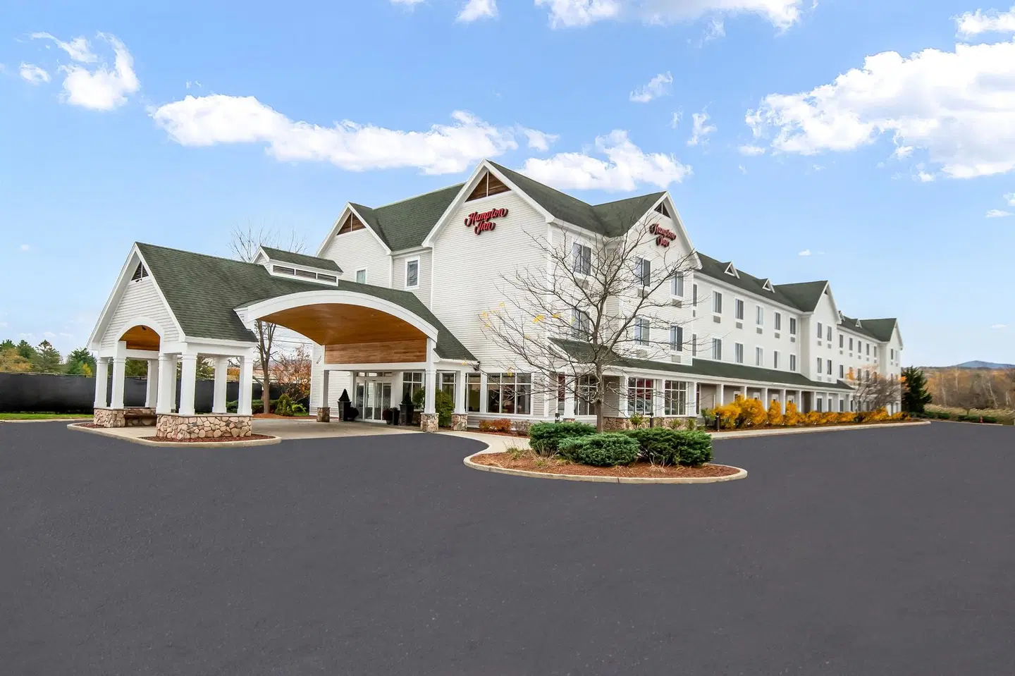 Hampton Inn Rutland EXTERIOR