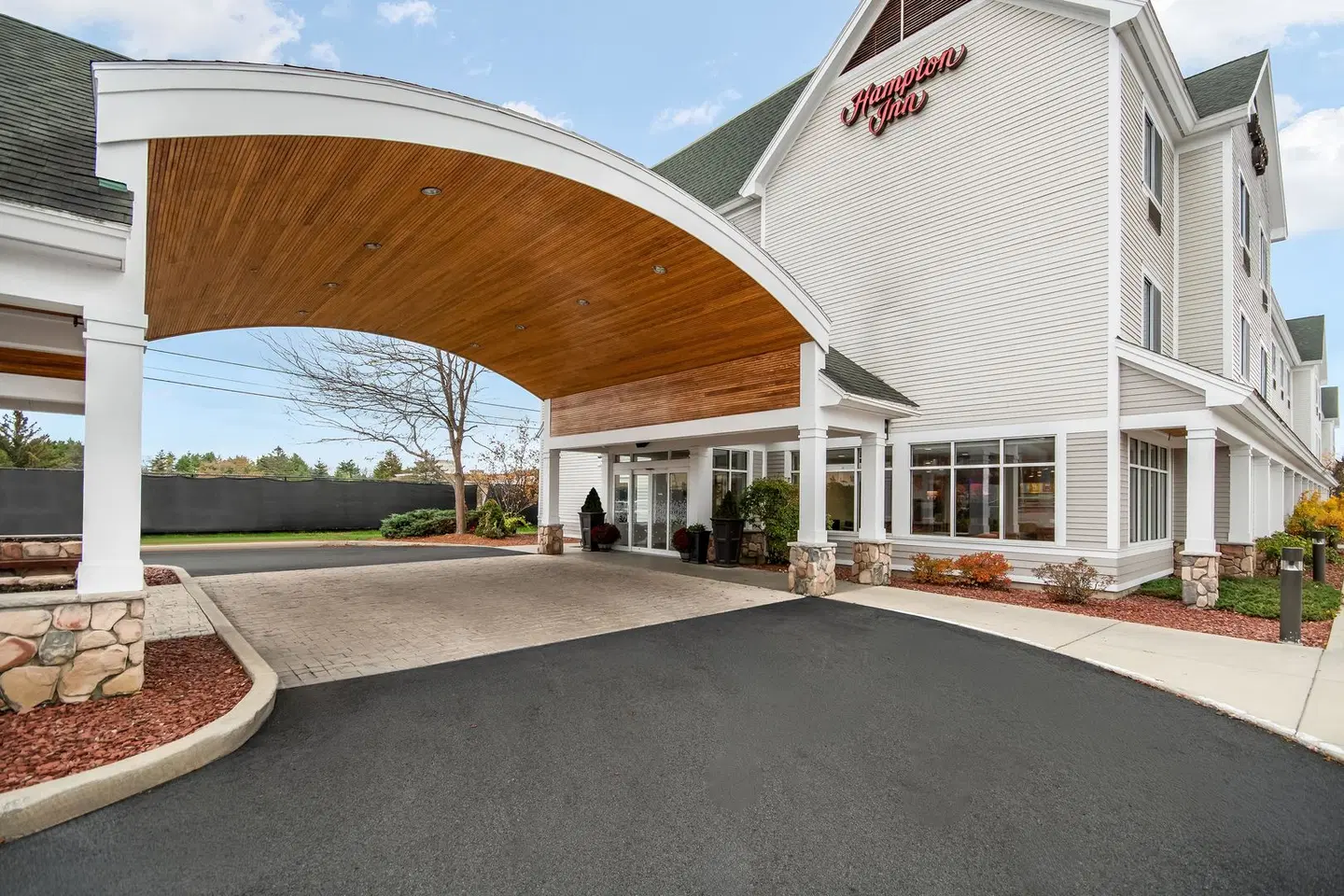 Hampton Inn Rutland EXTERIOR