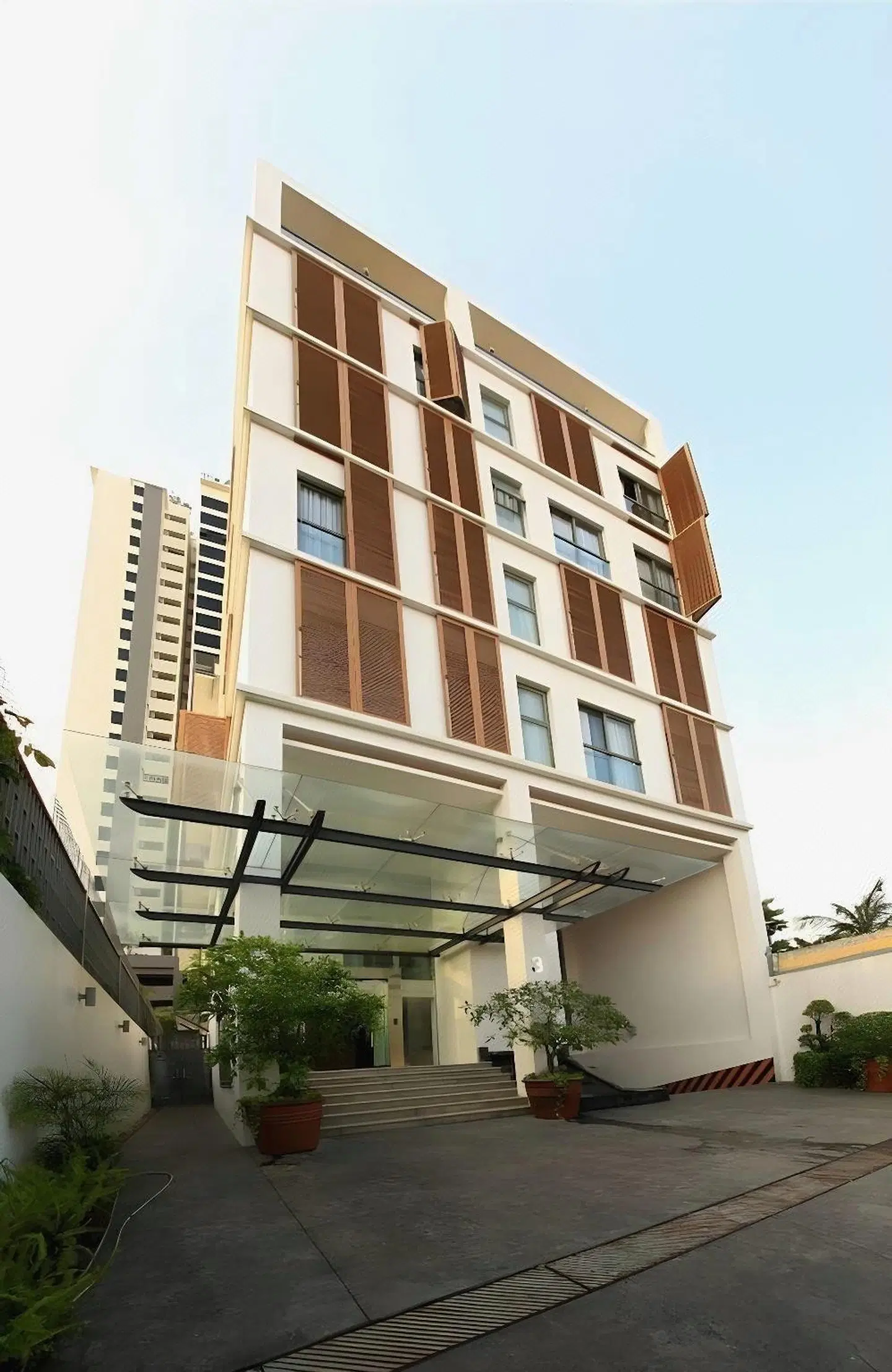 Glenwood Suites EXTERIOR