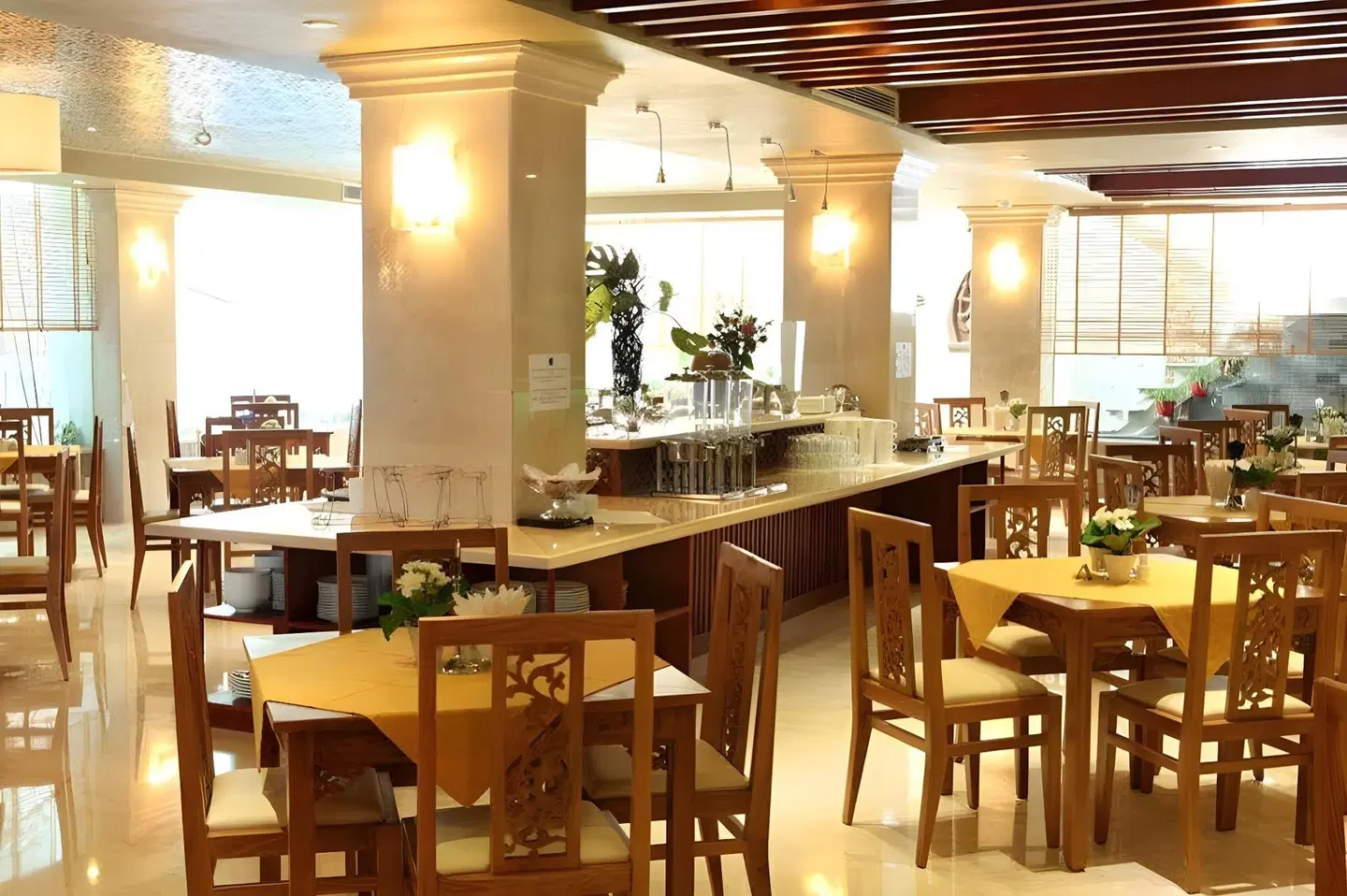 Au Lac Charner Hotel Bar