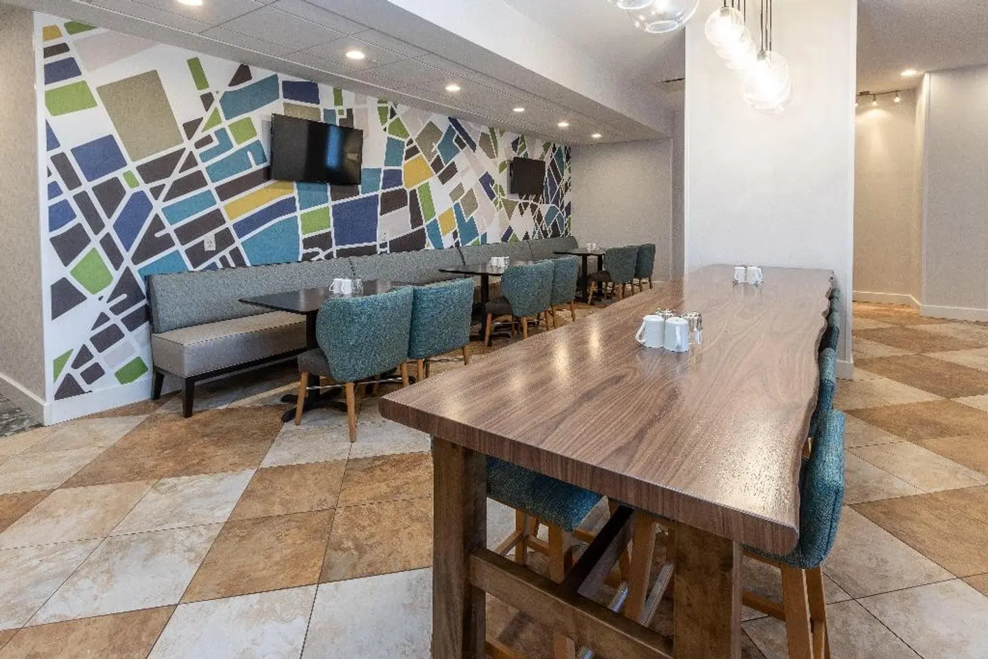 Holiday Inn & Suites Memphis -  Wolfchase Galleria by IHG Bar