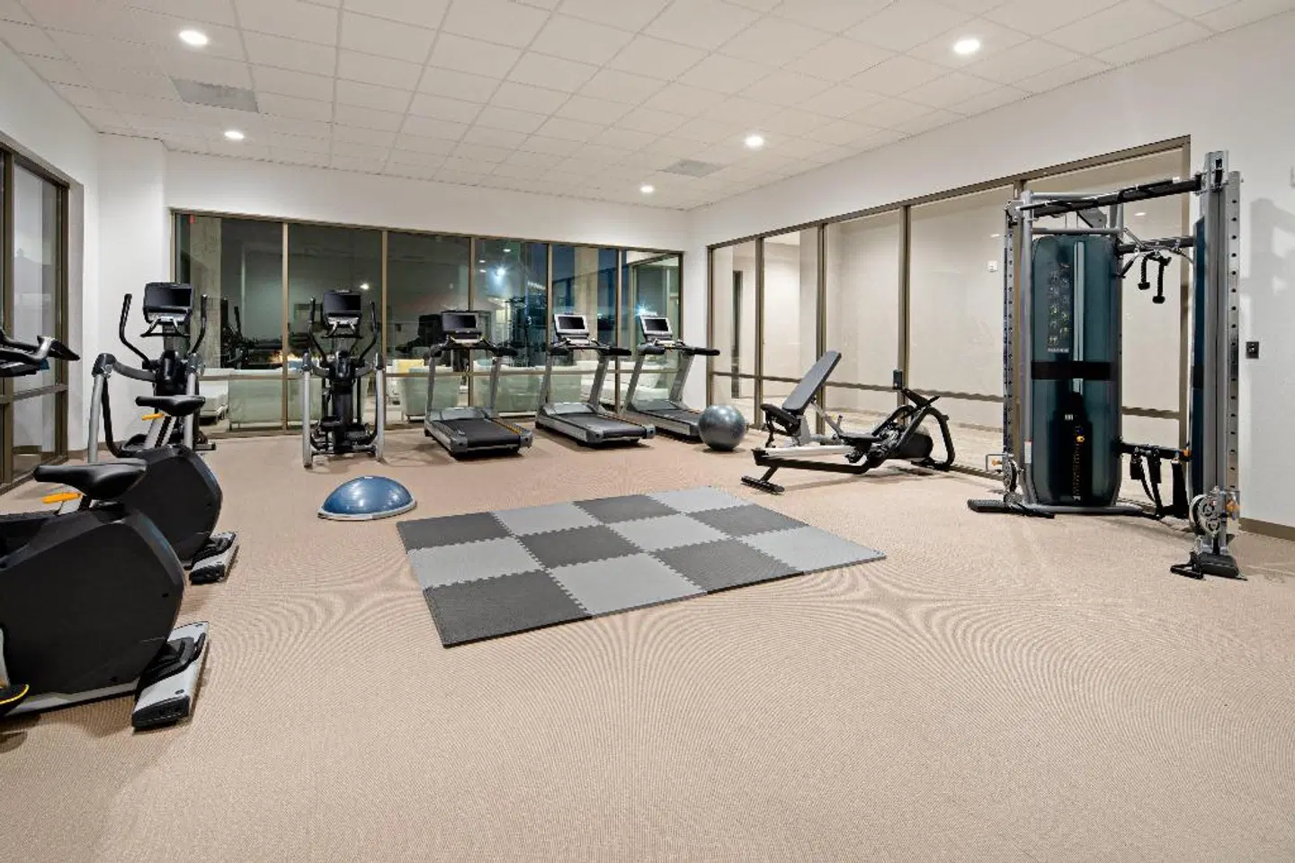 Holiday Inn Long Beach Airport by IHG SPORTS_AND_LEISURE
