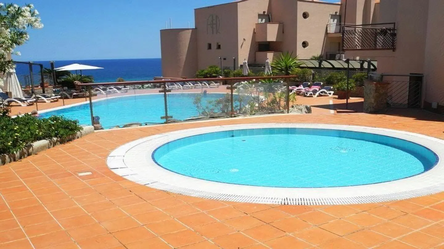 Addaura OUTDOOR_POOL