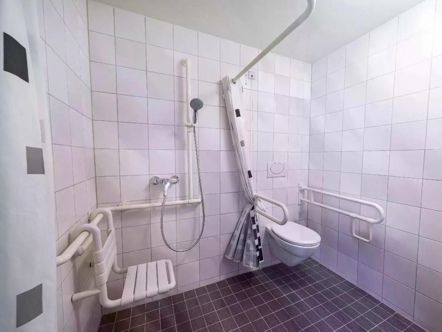 B&B Hotel Leipzig-Schönefeld Badezimmer