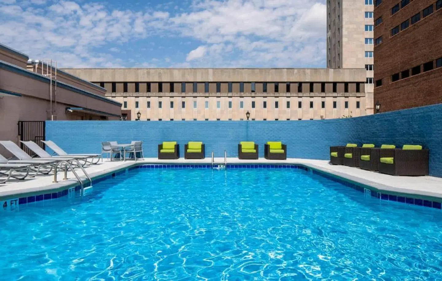 Holiday Inn Express Nashville Downtown - Broadway by IHG OUTDOOR_POOL
